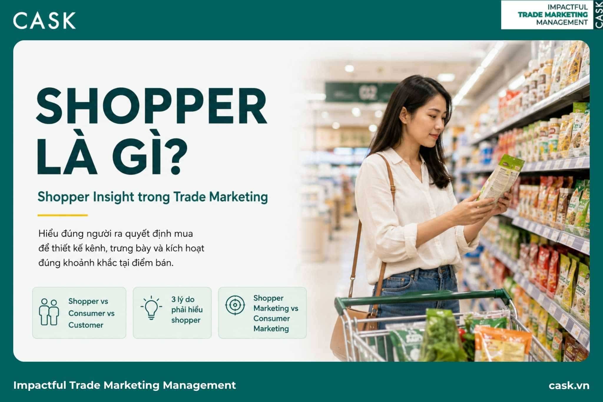 nữ shopper chọn hàng trên kệ siêu thị